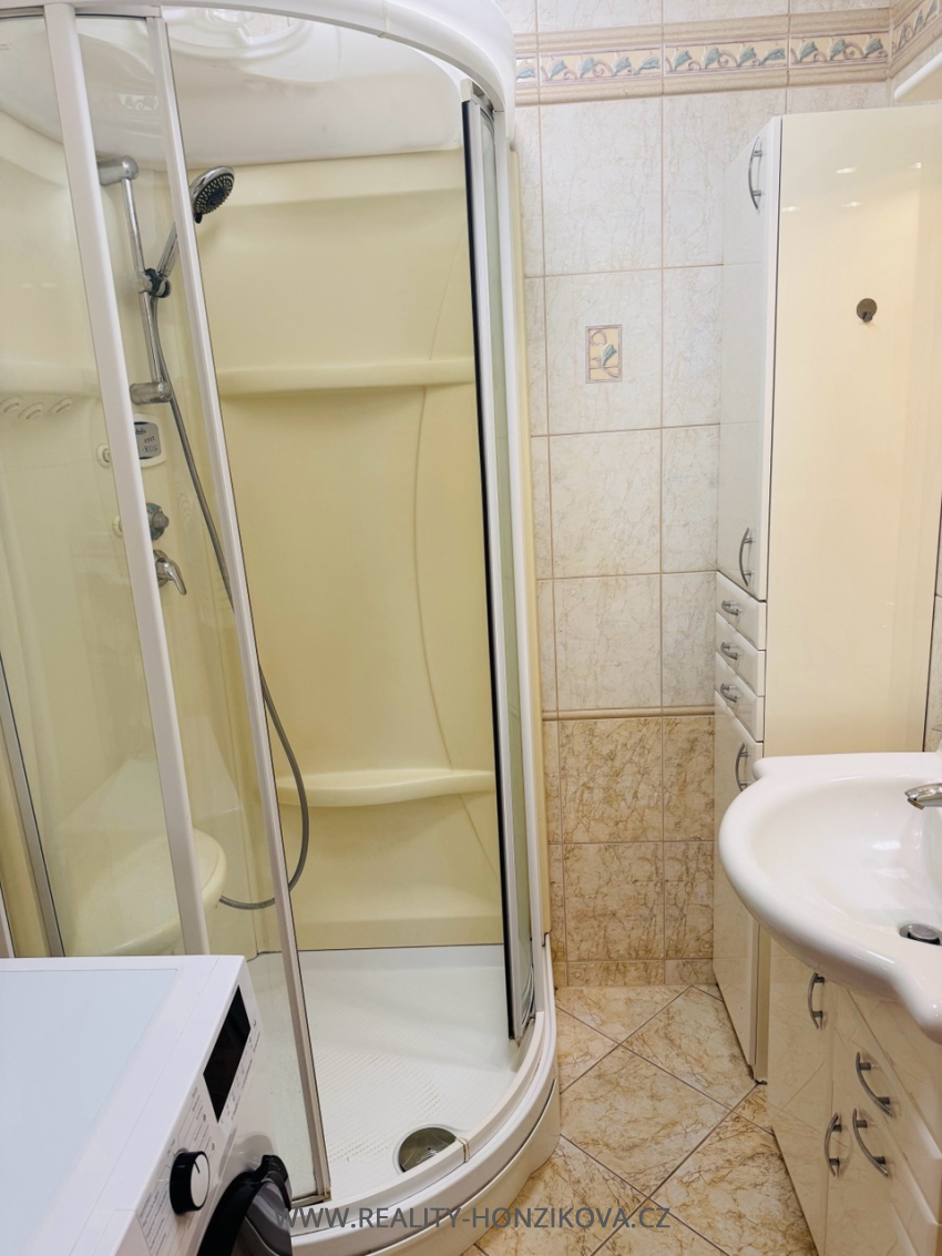Pronájem, bytu 3+1+B, 84m2, ul. Revoluční, Plzeň - Lobzy